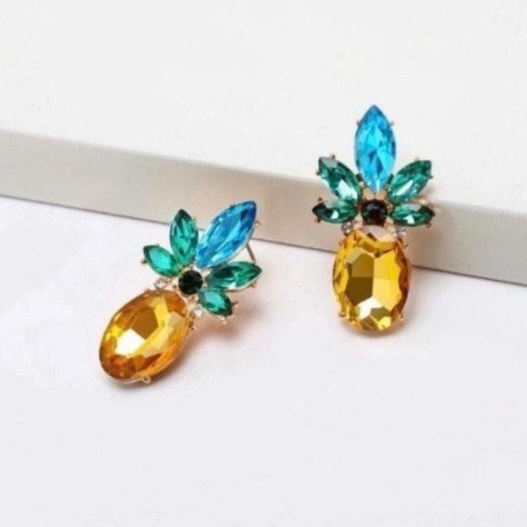 Cute Pineapple Stud Earrings - Picture 2 of 3